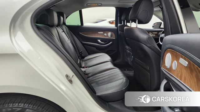 Mercedes-Benz E-Class W213 2020 Белый из Кореи, фото 2