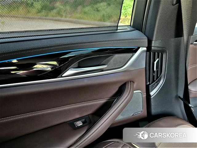 BMW 5 Series (G30) 2023 Черный из Кореи, фото 2