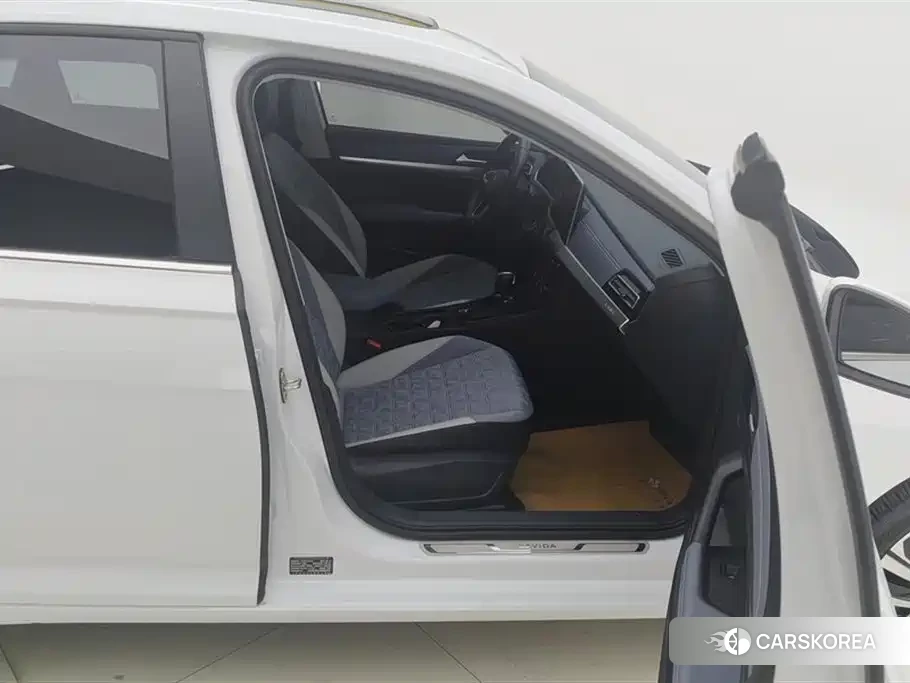 Volkswagen Lavida 2023 Белый из Китая, фото 2