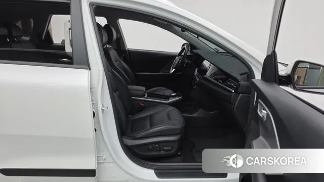 Kia Niro Plus 2022 Белый из Кореи, фото 2