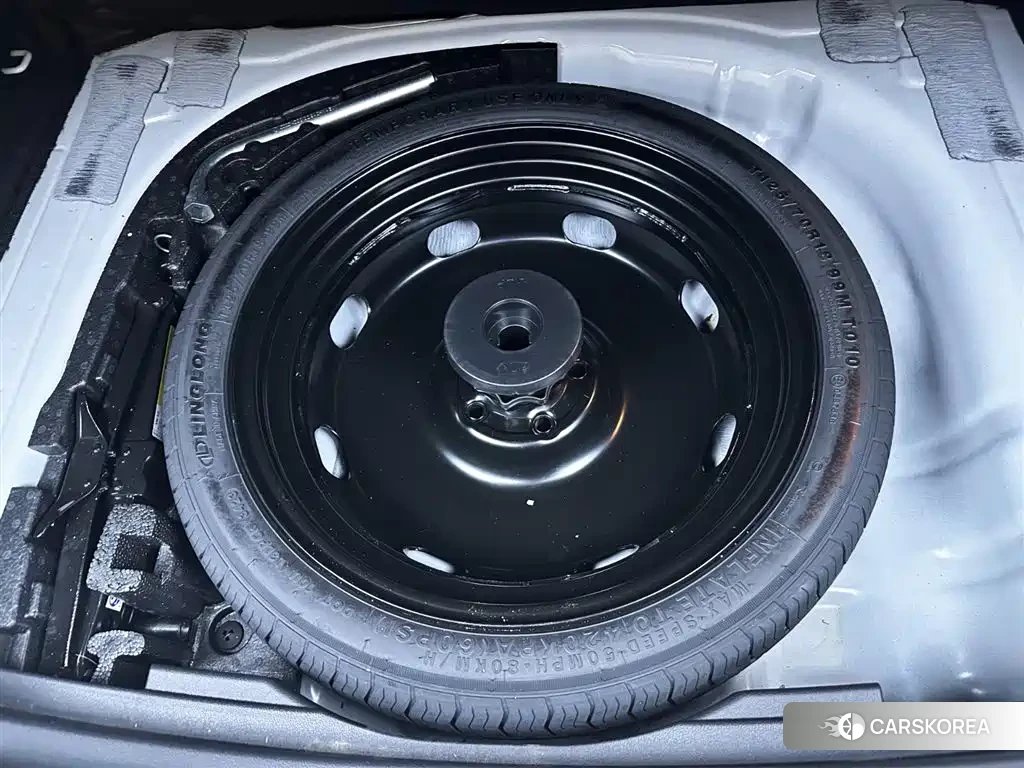 Skoda Krok 2024 Белый из Китая, фото 2