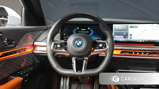 BMW i7 (G70) 2024 Светло-серебряный цвет из Кореи, фото 2