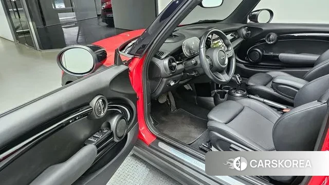 Mini Cooper Convertible 2023 Красный из Кореи, фото 2