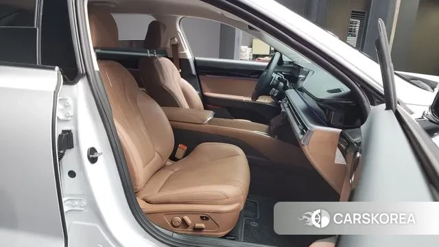 Hyundai Grandeur Hybrid (GN7) 2023 Белый из Кореи, фото 2