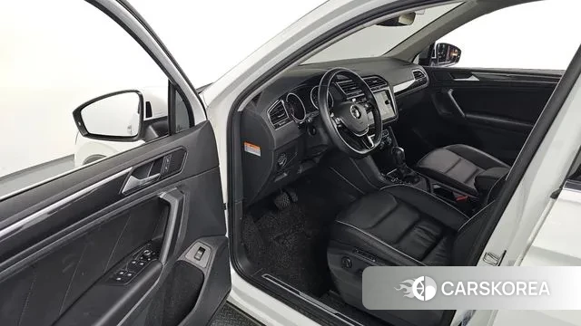Volkswagen Tiguan second Generation 2020 Белый из Кореи, фото 2
