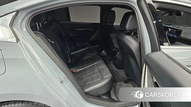 BMW 5 Series (G60) 2024 Светло-серебряный цвет из Кореи, фото 2