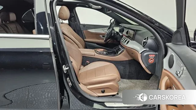 Mercedes-Benz E-Class W213 2020 Черный из Кореи, фото 2