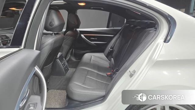 BMW 3 Series (F30) 2018 Белый из Кореи, фото 2