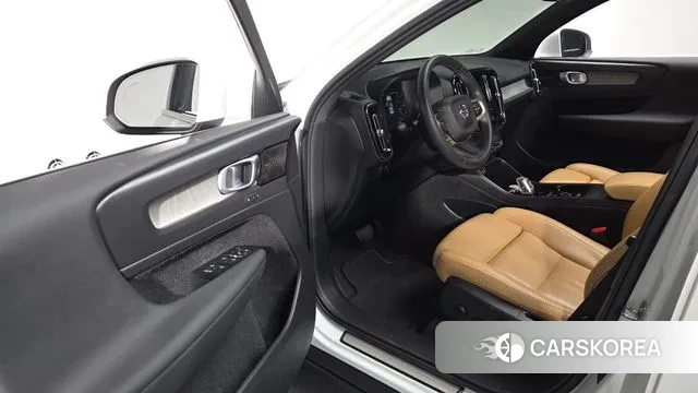 Volvo XC40 2021 Белый из Кореи, фото 2