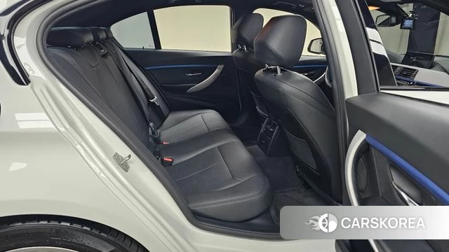 BMW 3 Series (F30) 2018 Белый из Кореи, фото 2