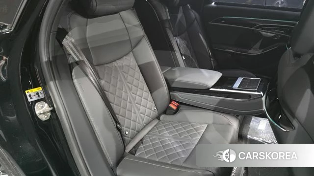 Audi A8 (D5) 2023 Черный из Кореи, фото 2