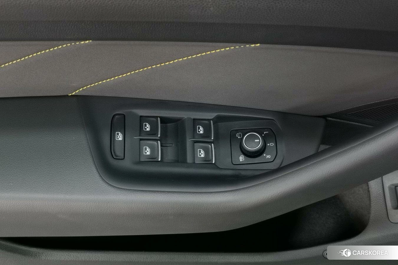Volkswagen CC 2024 Темно-серый из Китая, фото 2