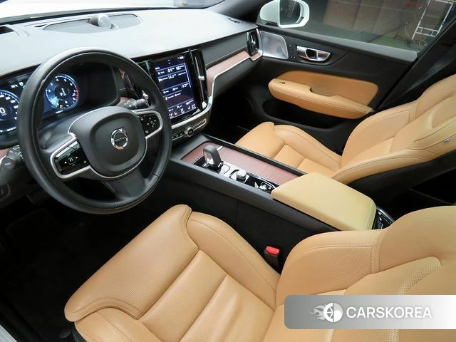 Volvo V60 Cross-Country 2nd Generation 2021 Белый из Кореи, фото 2