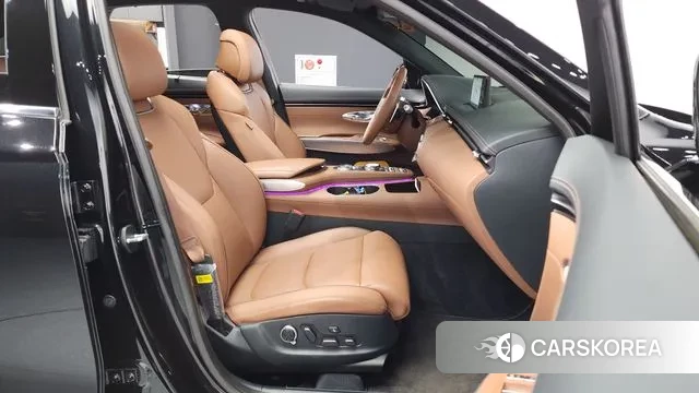 Genesis GV70 2023 Черный из Кореи, фото 2