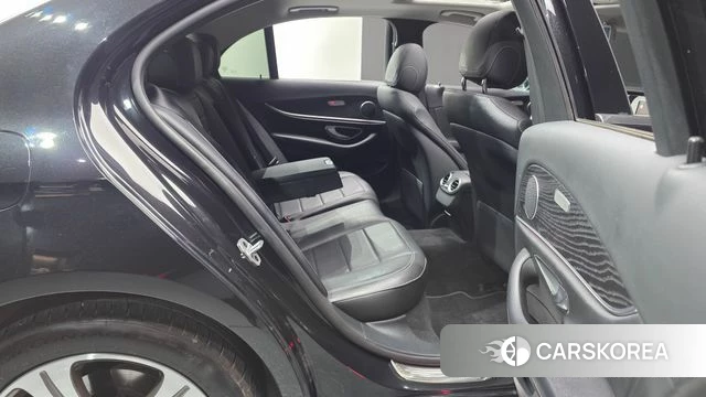 Mercedes-Benz E-Class W213 2019 Черный из Кореи, фото 2