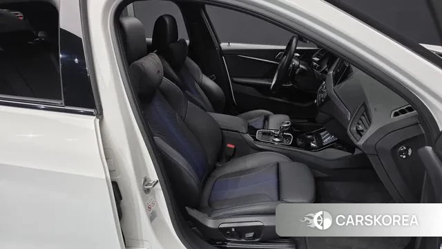 BMW 1 Series (F40) 2023 Белый из Кореи, фото 2