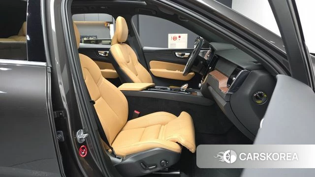Volvo XC60 second Generation 2023 Серый из Кореи, фото 2