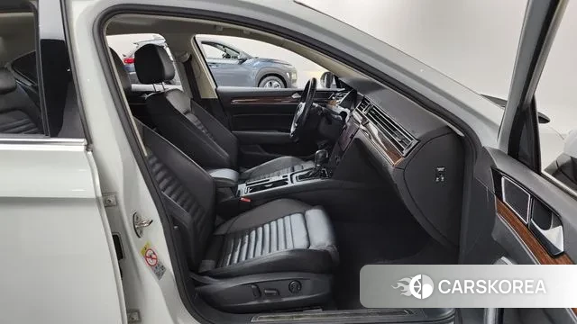 Volkswagen Passat GT (B8) 2018 Белый из Кореи, фото 2