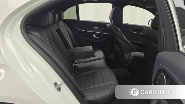Mercedes-Benz E-Class W213 2023 Белый из Кореи, фото 2