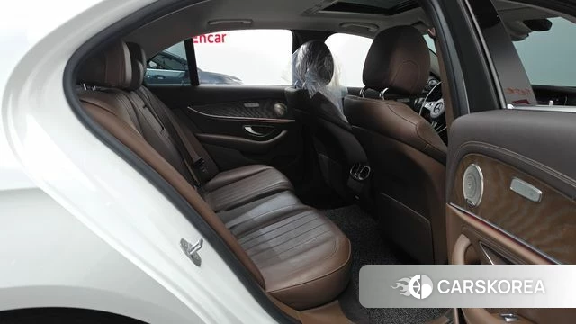 Mercedes-Benz E-Class W213 2018 Белый из Кореи, фото 2