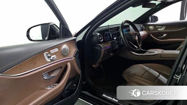 Mercedes-Benz E-Class W213 2021 Черный из Кореи, фото 2