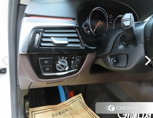 BMW 5 Series (G30) 2018 Белый из Кореи, фото 2