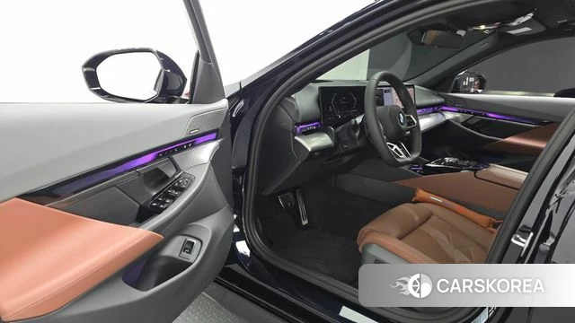BMW 5 Series (G60) 2026 Черный из Кореи, фото 2