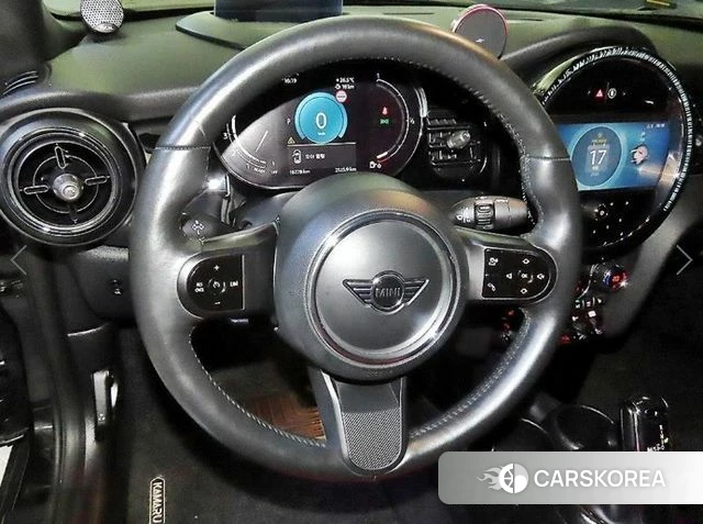 Mini Cooper Convertible 2023 Черный из Кореи, фото 2
