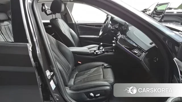 BMW 5 Series (G30) 2020 Серый из Кореи, фото 2