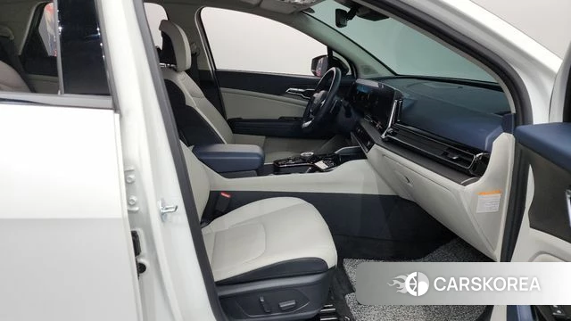 Kia Sportage 5th Generation Hybrid 2024 Белый из Кореи, фото 2