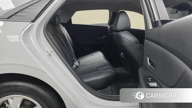 Hyundai Avante (CN7) 2021 Серебристо-серый из Кореи, фото 2