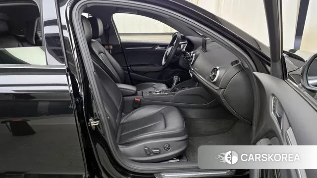 Audi New A3 2018 Черный из Кореи, фото 2