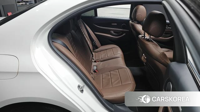 Mercedes-Benz E-Class W213 2022 Белый из Кореи, фото 2