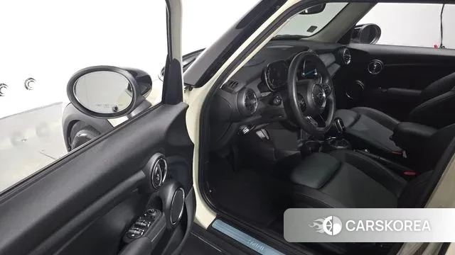 Mini Cooper 2021 Жемчужный цвет из Кореи, фото 2