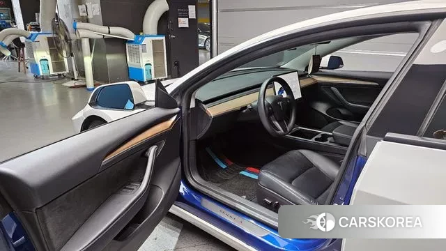 Tesla Model 3 2022 Серебристо-серый из Кореи, фото 2