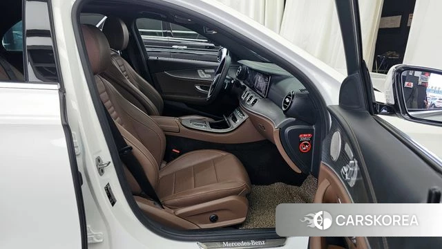 Mercedes-Benz E-Class W213 2022 Белый из Кореи, фото 2