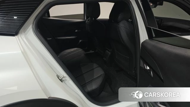 Peugeot e-2008 second generation 2023 Белый из Кореи, фото 2