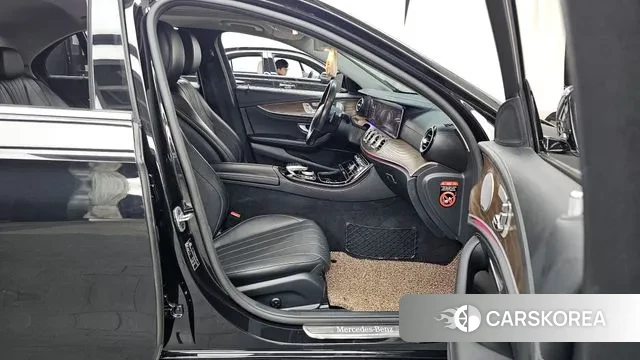 Mercedes-Benz E-Class W213 2018 Черный из Кореи, фото 2