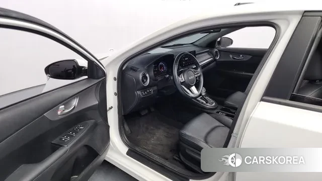 Kia The New K3 2nd generation 2022 Белый из Кореи, фото 2