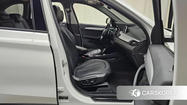 BMW X1 (F48) 2018 Белый из Кореи, фото 2