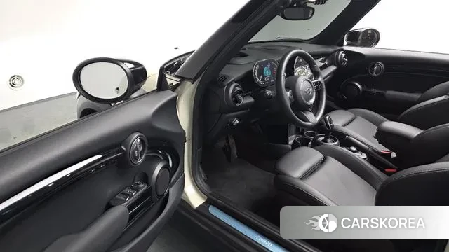 Mini Cooper Convertible 2021 Жемчужный цвет из Кореи, фото 2