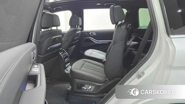 BMW X7 (G07) 2023 Белый из Кореи, фото 2