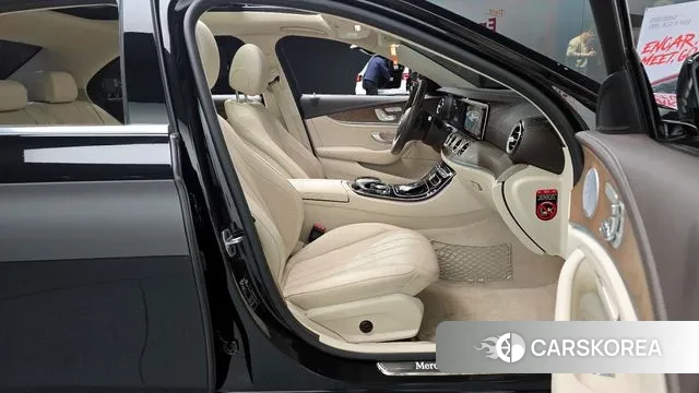 Mercedes-Benz E-Class W213 2019 Черный из Кореи, фото 2