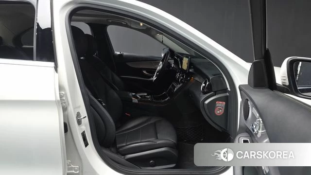 Mercedes-Benz C-Class W205 2018 Белый из Кореи, фото 2