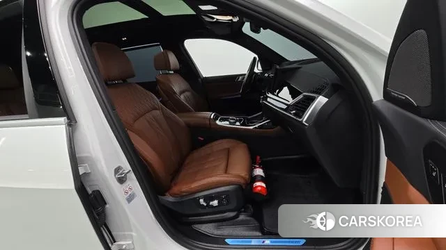 BMW X7 (G07) 2023 Белый из Кореи, фото 2