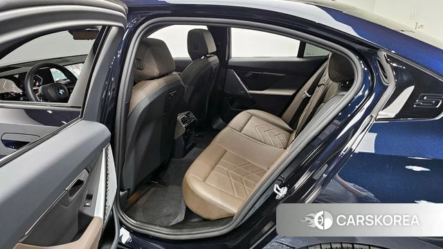 BMW 5 Series (G60) 2025 Черный из Кореи, фото 2