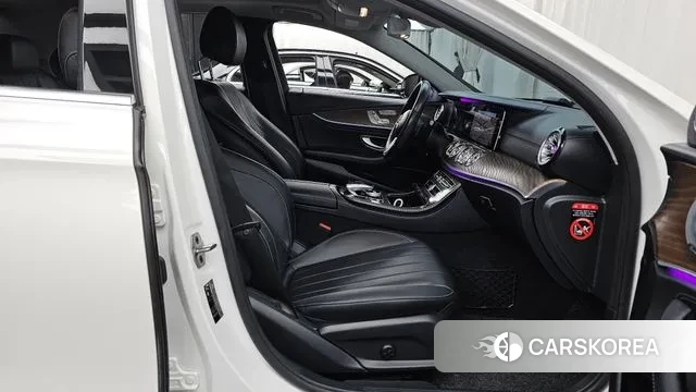 Mercedes-Benz E-Class W213 2019 Белый из Кореи, фото 2