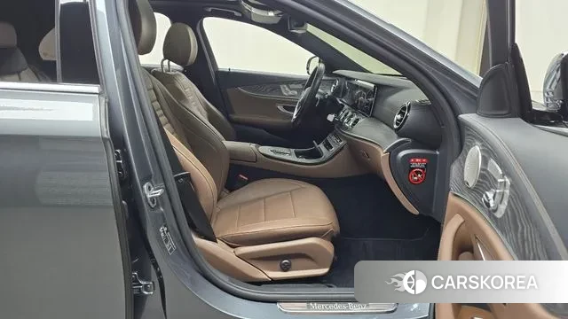 Mercedes-Benz E-Class W213 2022 Серый из Кореи, фото 2