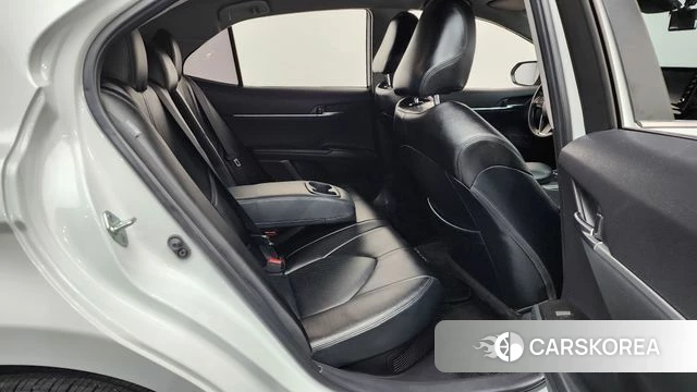 Toyota Camry (XV70) 2023 Белый из Кореи, фото 2