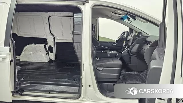 Hyundai Staria 2022 Белый из Кореи, фото 2